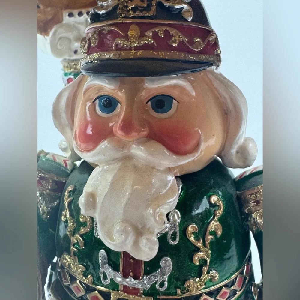 VTG Pacific Rim Resin Enamel Nutcracker Trumpet Player Musical Box 55213